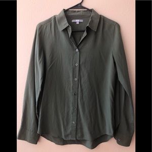 Uniqlo flowy button up shirt with collar